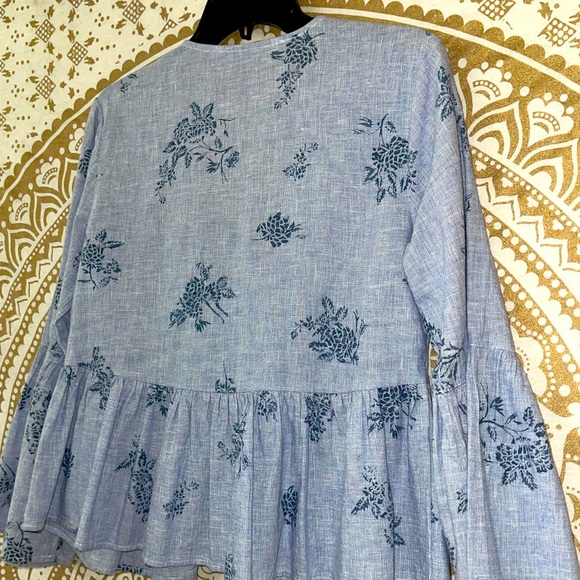 “ZARA” LADIES ADORABLE BLUE FLORAL PRINT TOP WITH BELL SLEEVE, SIZE SMALL - Picture 6 of 6